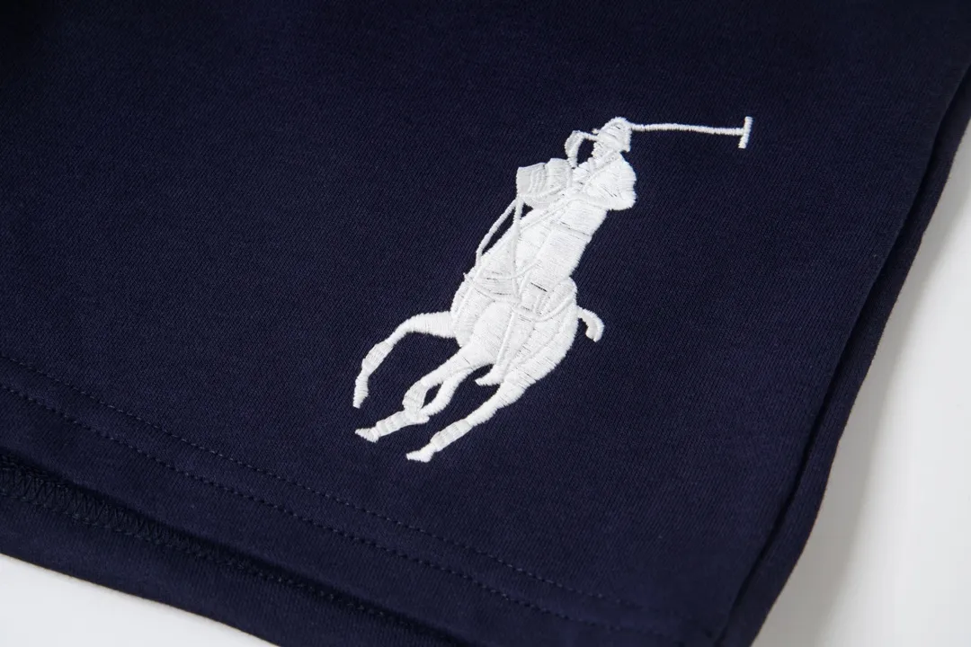 P140 Model No. 836 Ralph Lauren/Ralph Lauren Basic pony embroidered logo shorts for men and women. Pure cotton fabric. Easier to wear, more comfortable and less bulky than ordinary fabrics. Customized thread weaving and dyeing. Classic pony embroidery logo. Collar cross-threading details. Three-needle and five-thread workmanship throughout the body. Complete accessories. How to wear any trendy style. Easy to control. Match at will. Full of design, simple and must-have style! Color: Black White Navy Gray Size: S-XL